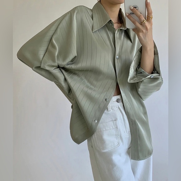 Commense Oversized Button Up Pinstriped Satin Collared Shirt - Picture 2 of 8